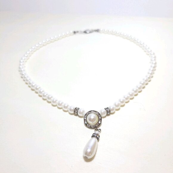 Vintage 16 Inch Faux Pearl Necklace With Ornate Clasp possibly silver. - Picture 1 of 12